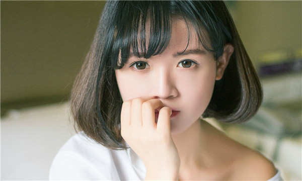 曲松人工助孕和试管的区别，你了解吗？这两个关键词是在不孕不育家庭中经常被提及的话题，尤其对于那些渴望拥有自己孩子的父母来说，理解这些差异至关重要。人工助孕，通常指人工授精，它是在女性的排卵期，通过注射受精卵来提高受孕的几率。而试管，通常是指试管婴儿技术（IVF），它则是在实验室中通过体外受精的方式，使卵子和精子结合形成胚胎，最后移植回女性体内。简单来说，人工助孕更注重于提高受孕的机会，而试管则是借助更
